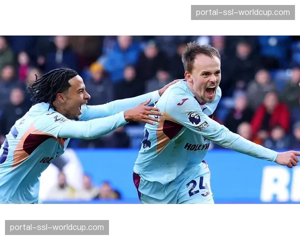 VAR长时间介入检查进球，导致比赛中断近五分钟