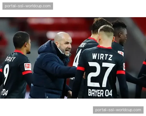 战术板：解析勒沃库森对阵多特蒙德一役中，弗洛里安-维尔茨的全新中场自由度